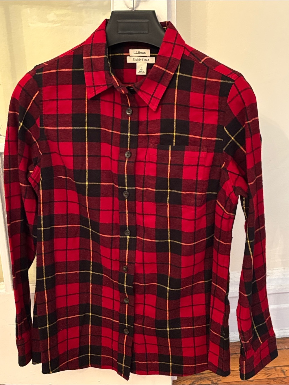 ⬛️L.L. Bean Women’s Red and Black Plaid Button-Down Shirt